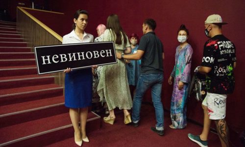 Время трудных вопросов: премьера спектакля «Процесс» в омском «Пятом театре»