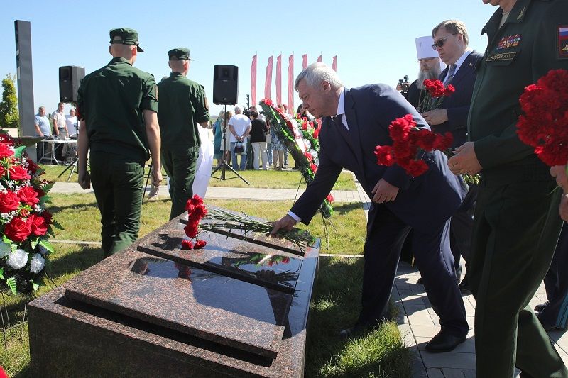 возложение цветов.jpg