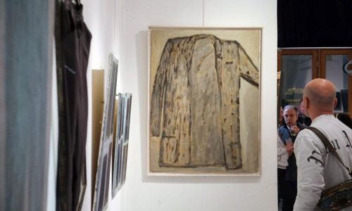 Вещи и люди: две выставки Михаила Рогинского в Москве