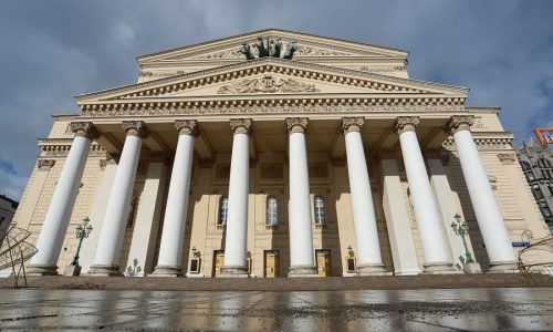 Мариинский театр представит две постановки в Большом