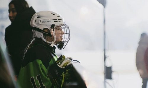 Вышли первые кадры семейного спортивного драмеди «Капитан Крюк»