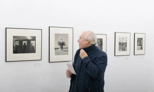 Свыше 100 снимков мировых звезд фотографии представили на выставке в «РОСФОТО»