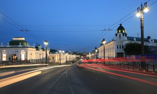 Эрмитаж показал два главных портрета Петра I и его жены на выставке в Омске