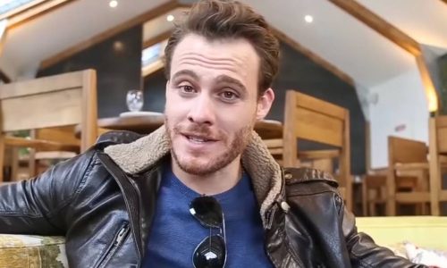 Керем Бюрсин станет конюхом в турецкой версии «Холопа»