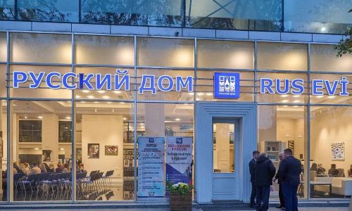 Ольга Любимова пообщалась с соотечественниками в Русском доме в Баку