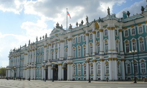 Эрмитаж представил выставку изумрудных изделий в рамках Дней музея