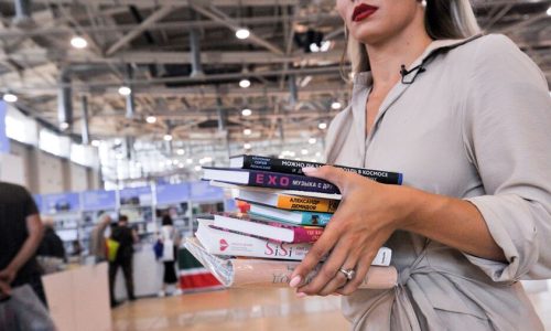 Книги писательницы из Китая стали самыми продаваемыми в 2024 году
