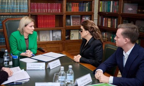 Ольга Любимова обсудила инклюзивные творческие проекты с Дианой Гурцкой